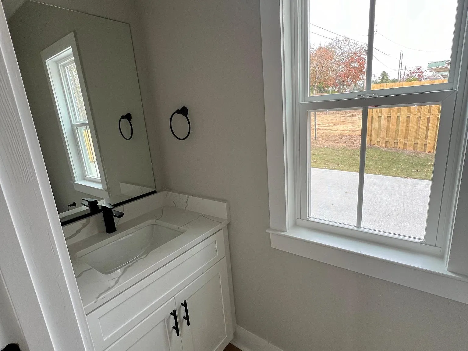 3 bed, 2.5 bath, 2015 sqft, $2,250 — Photo 4