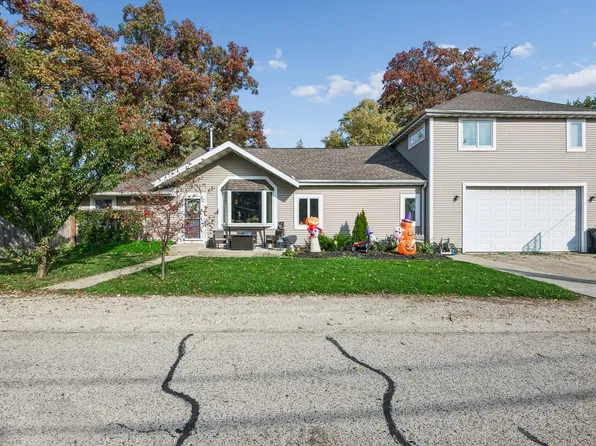 22230 W Oak Ave, Grayslake, IL 60030
