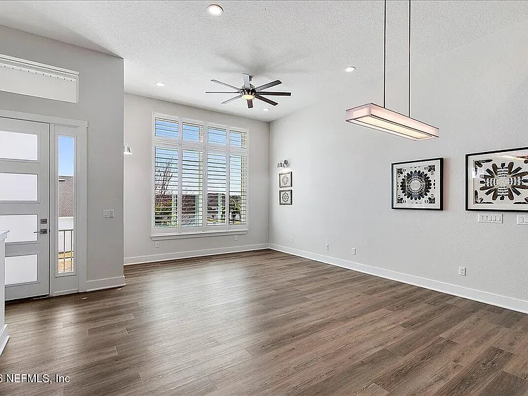 459 Crestview Dr — Photo 22