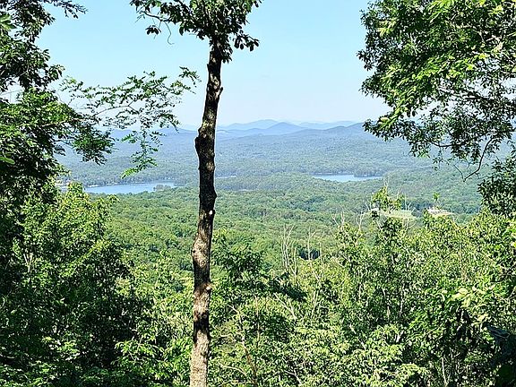 3rd image of 2 Deer Crest Rd