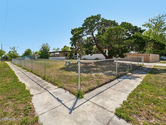 4th image of 472 SIGSBEE Road