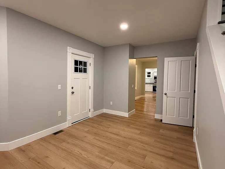 23 E Washington Ave — Photo 16
