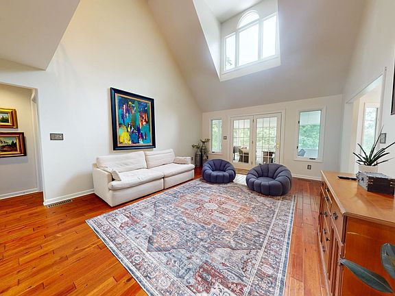 2nd image of 263 Redbud Ln
