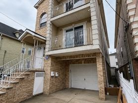 911 Flora St, Elizabeth, NJ