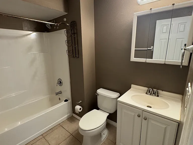 626 Yale St — Photo 11