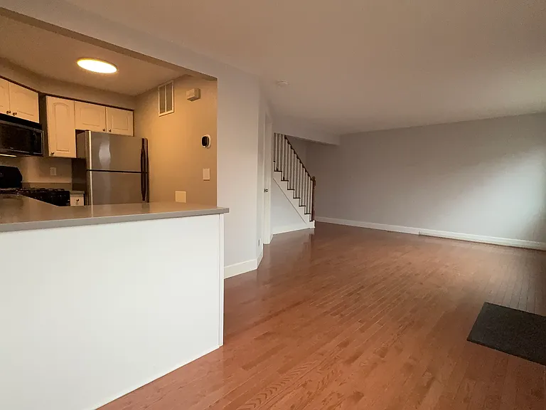 708 N L St #4 — Photo 3