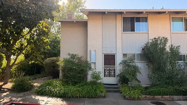 5142 Calle Real