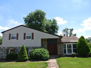 1058 Warfield Ln, Huntingdon Valley, PA 19006