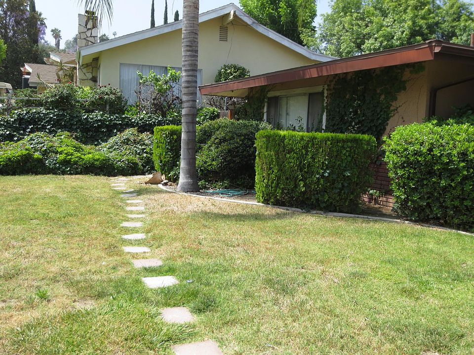 Walkway to separate entrance