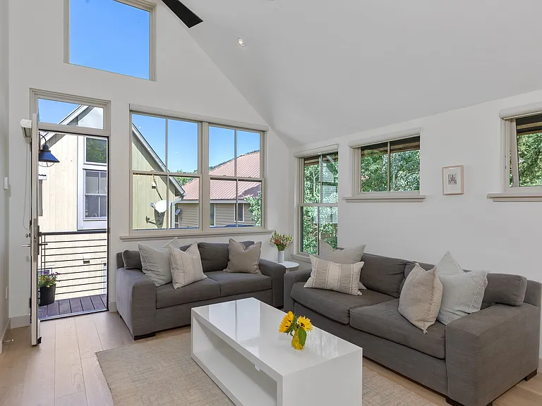 240 S Mahoney Dr #8 — Photo 10