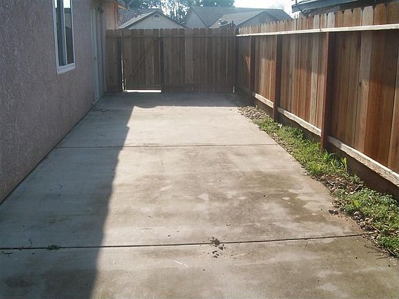 5th image of 2451 Bordona Dr