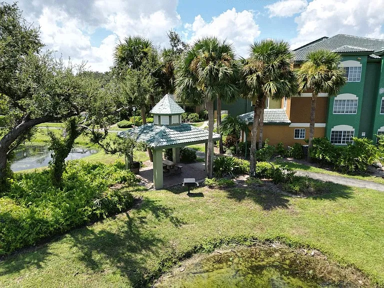 Sanctuary Cove Apartments — Photo 26