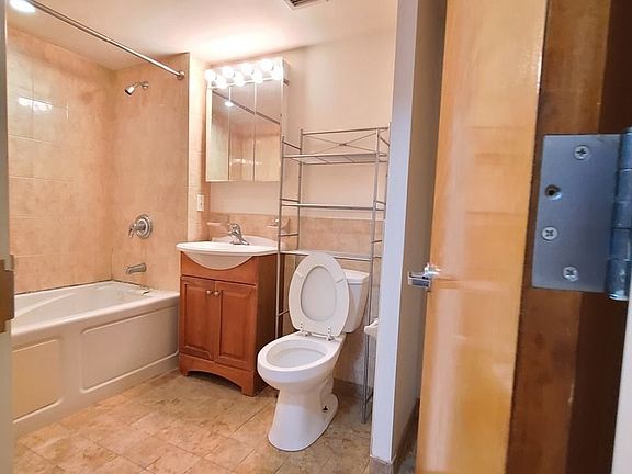 5th image of 362 W 53rd St APT 4R