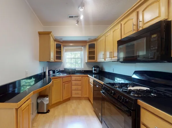 133 Lake Shore Rd APT 4, Brighton, MA 02135