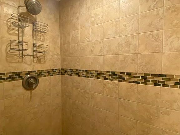 3rd image of 6814 Golf Crest Dr