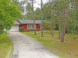 N2084 Virginia Dr, Waupaca, WI 54981