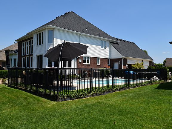 3rd image of 54833 Woodcreek Blvd