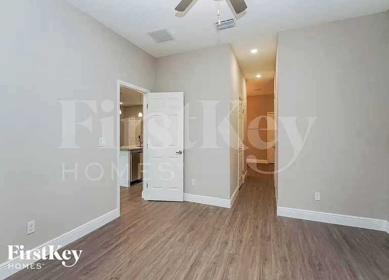 2420 San Filippo Dr SE — Photo 6