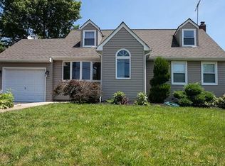 16 Longfellow Dr, Colonia, NJ 07067