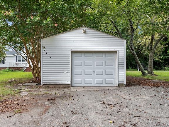 Detached garage