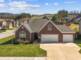 910 Springwood Ln, Maryville, TN 37801
