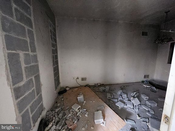 4th image of 922 N Calhoun St