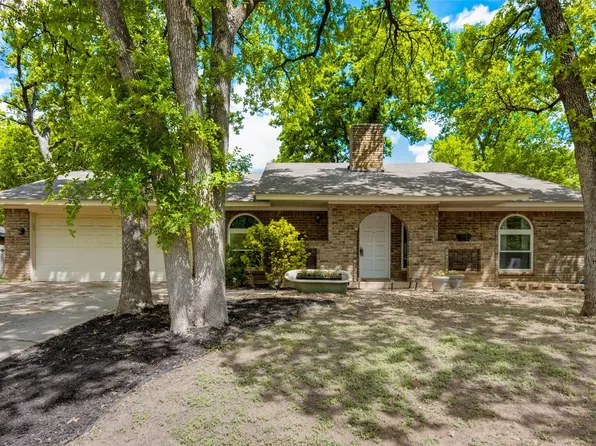 2834 Oak Forest Dr, Grapevine, TX 76051