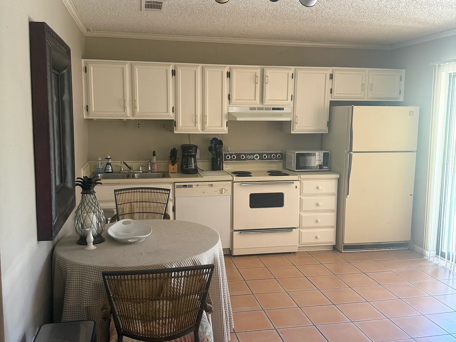 1 bed, 780 sqft, $1,155 — Photo 3
