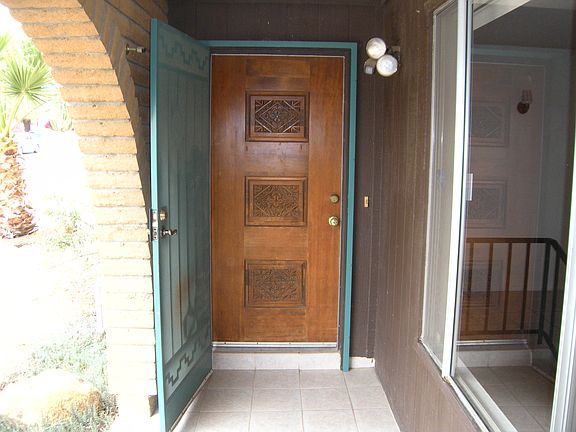 Front door w/ security door