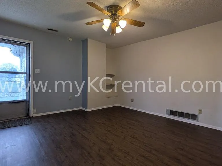 730 W Park St — Photo 3