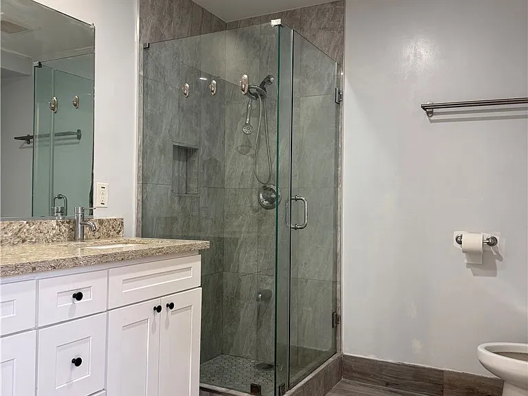 2211 S 8th Ave — Photo 4