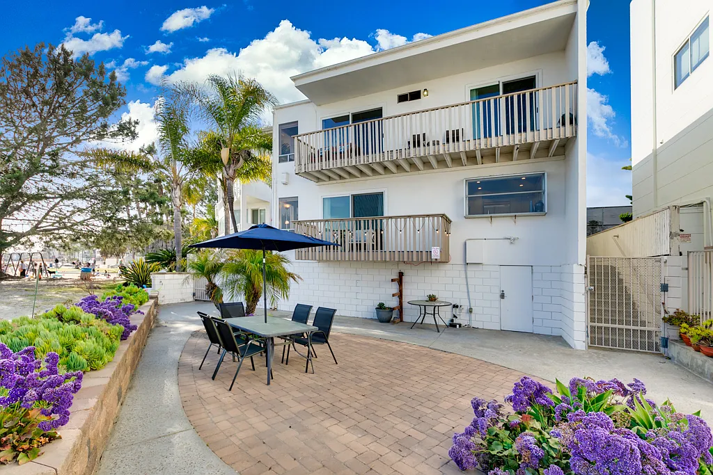 1311 La Palma St — Photo 1