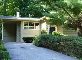 30 Hickory Rd, Highland Lakes, NJ 07422