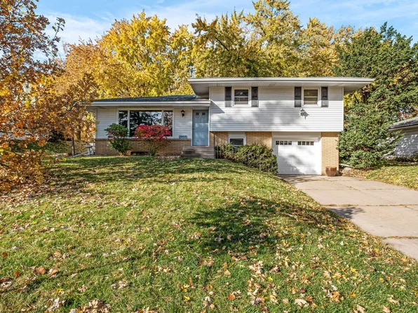 2955 Patton Rd, Roseville, MN 55113