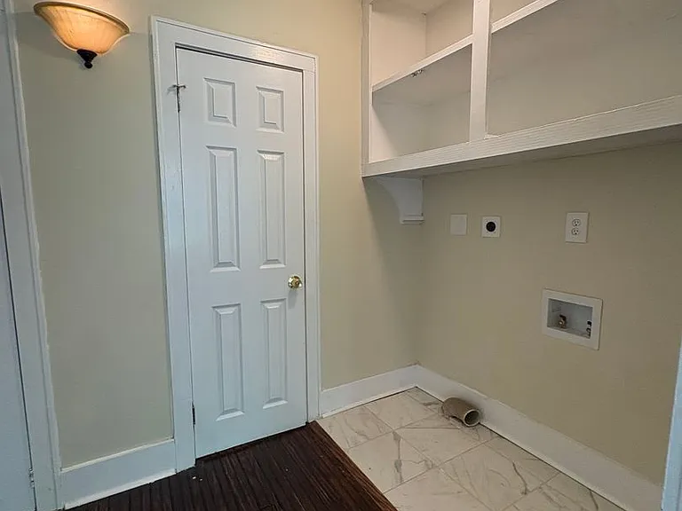 2134 Queens Hwy — Photo 14