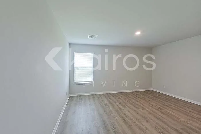 712 Saint James Pl — Photo 12