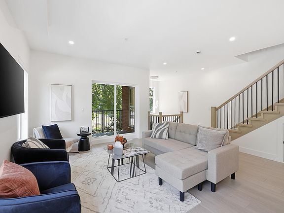 4th image of 2427 Mary Hill Rd #404