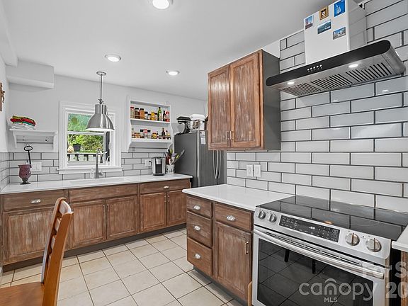 2nd image of 6103 Honeysuckle Ln