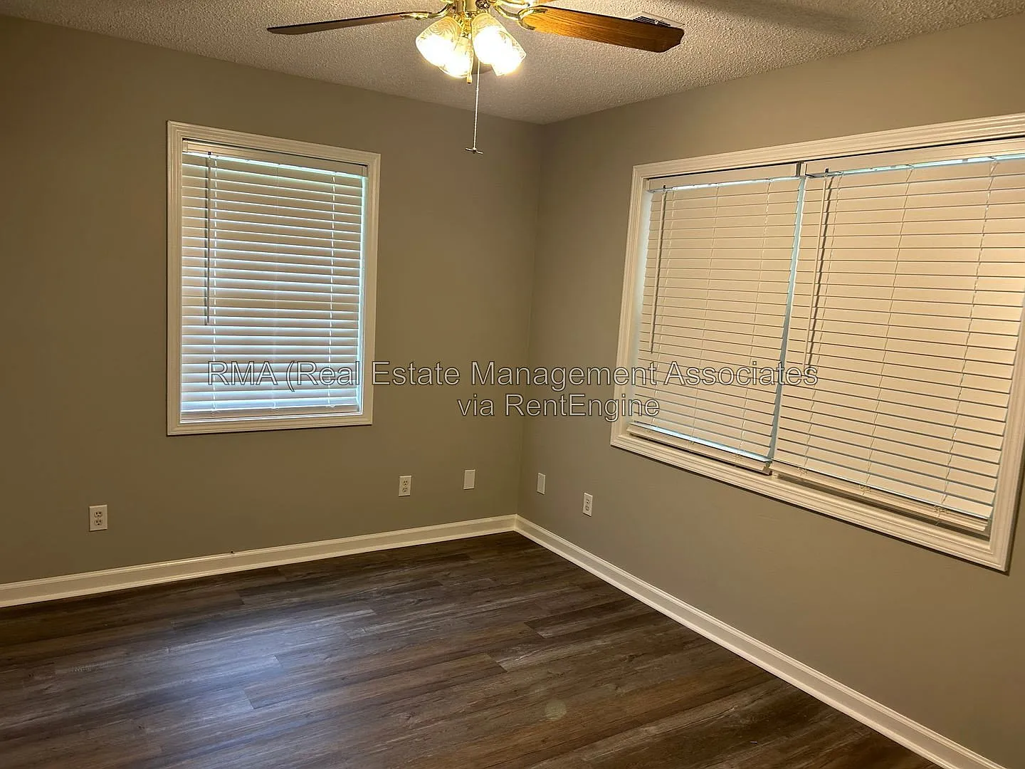 2 bed, 2.0 bath, 923 sqft, $1,300 — Photo 3