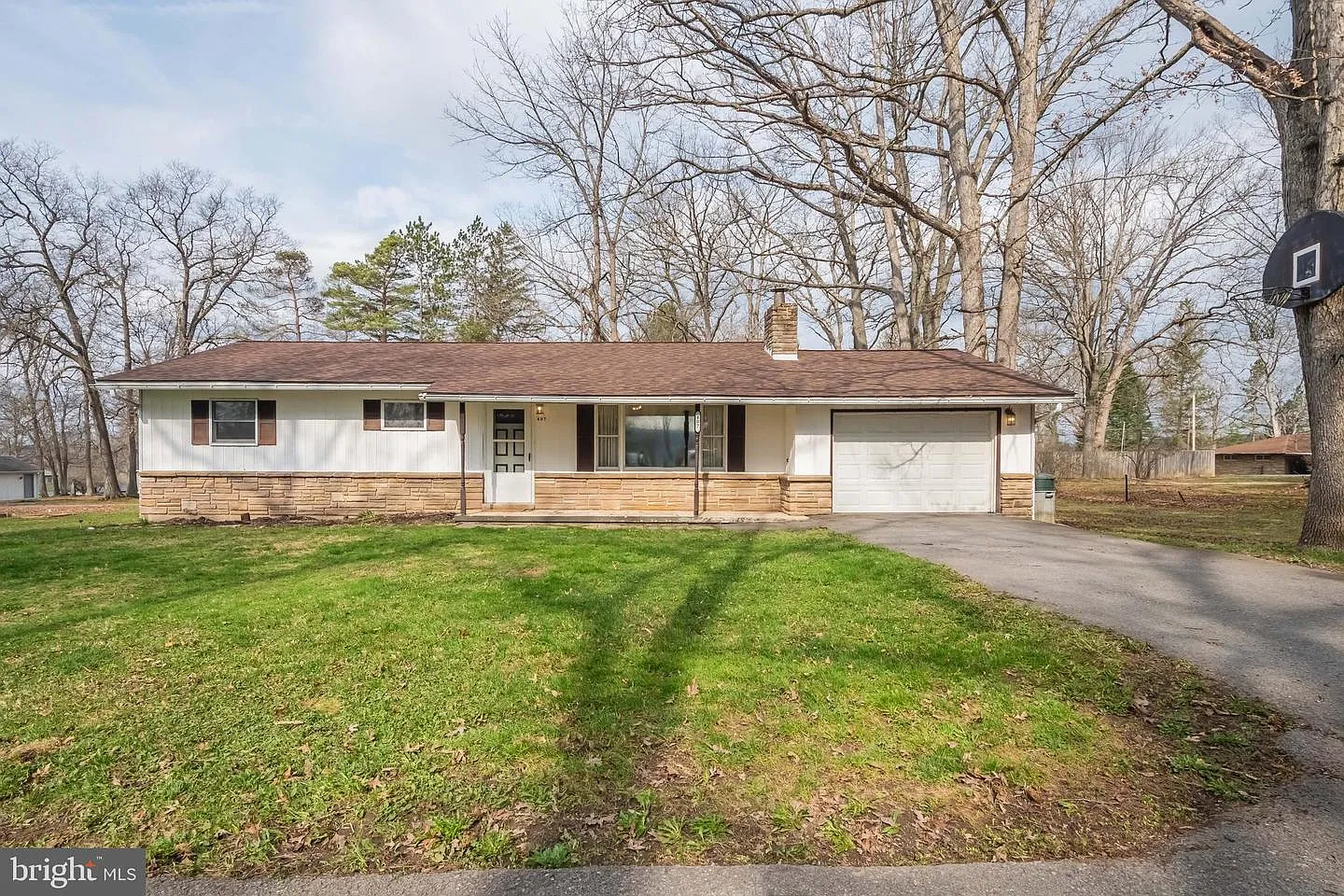 407 Seneca Ave photo 1