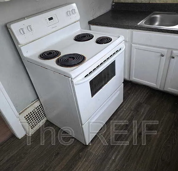 1023 Barrie Ave — Photo 11