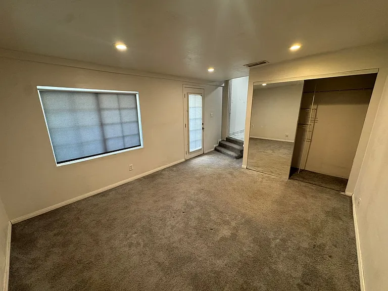 688 Taft Ave — Photo 15