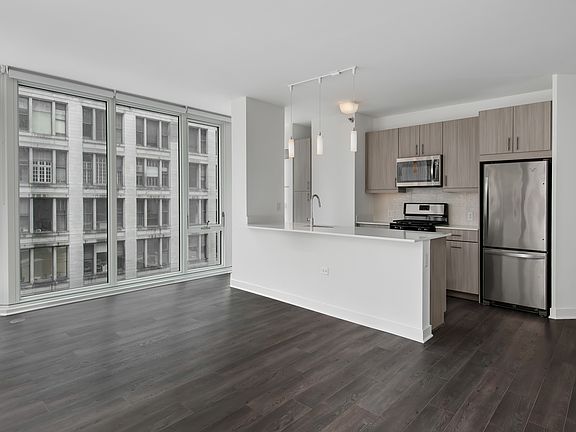 3rd image of 30 E Randolph St #2401