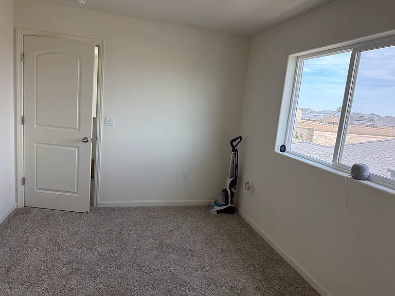 1406 W Annika Dr — Photo 2