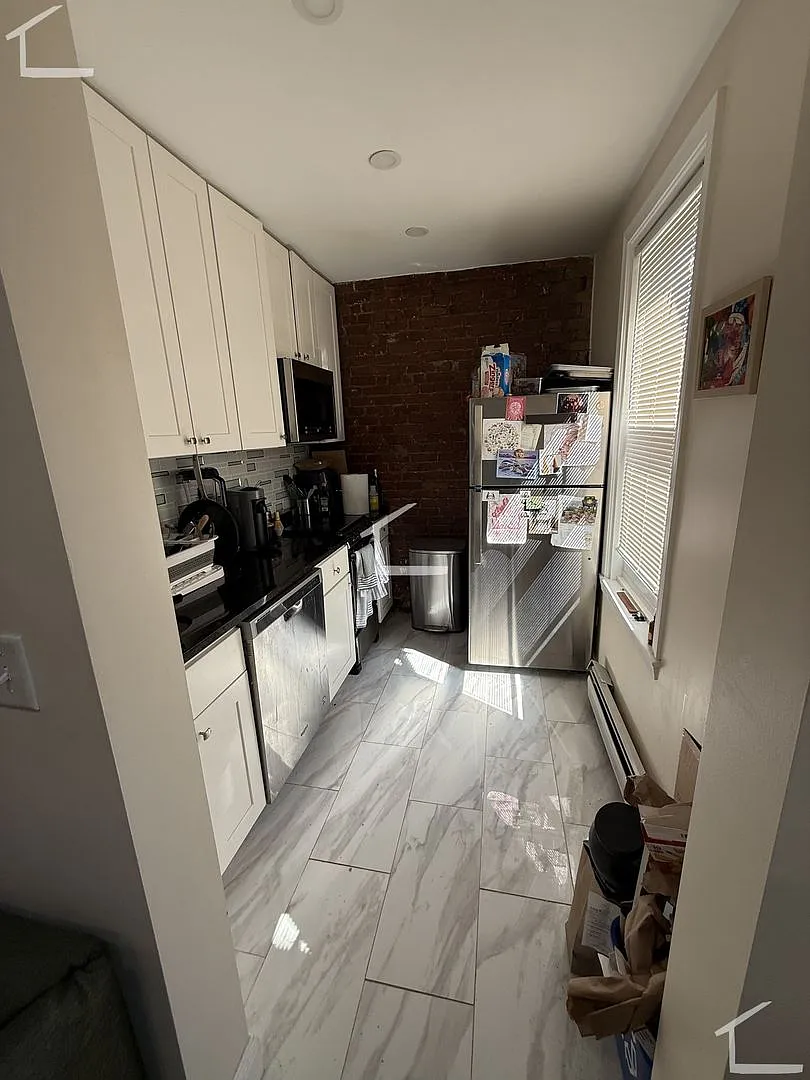 Awesome 1 bed 1 bath in Brookline... Broker fee paid by Landlord — Photo 3