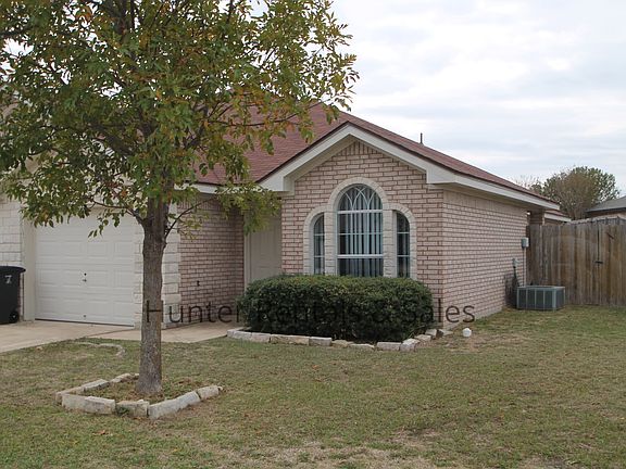 2nd image of 2012 Schorn Dr APT A