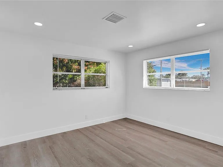 1013 SE 14th Ct — Photo 30