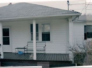 634 Maple St, Glade Spring, VA 24340