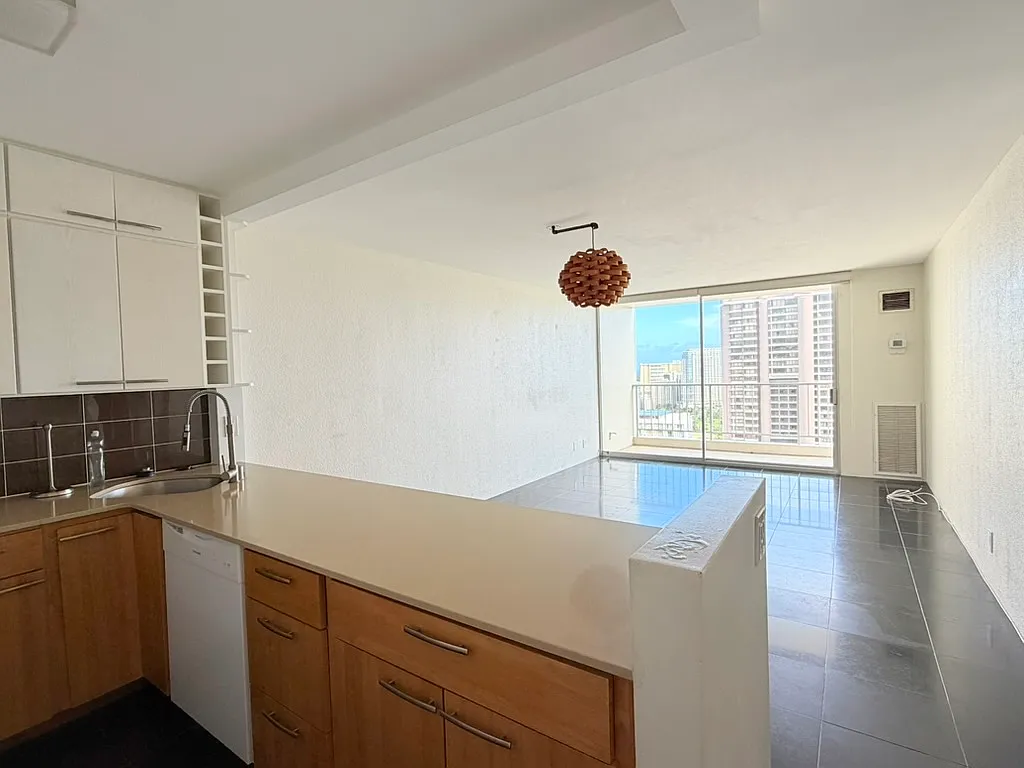 1 bed, 681 sqft, $2,700 — Photo 2
