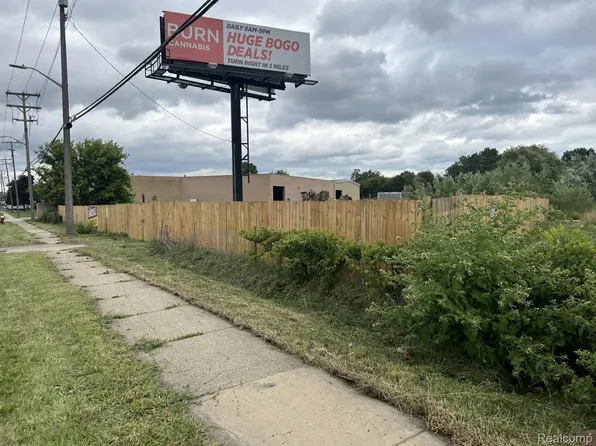 24450 Groesbeck Hwy, Warren, MI 48089